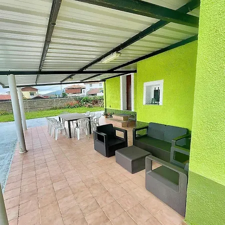Casa Amplia Con Jardin En Cudillero