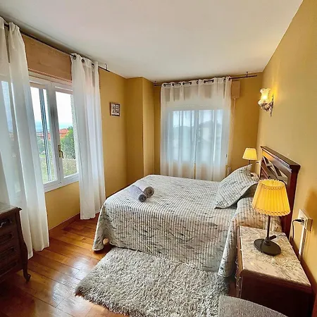 Casa Amplia Con Jardin En Cudillero *